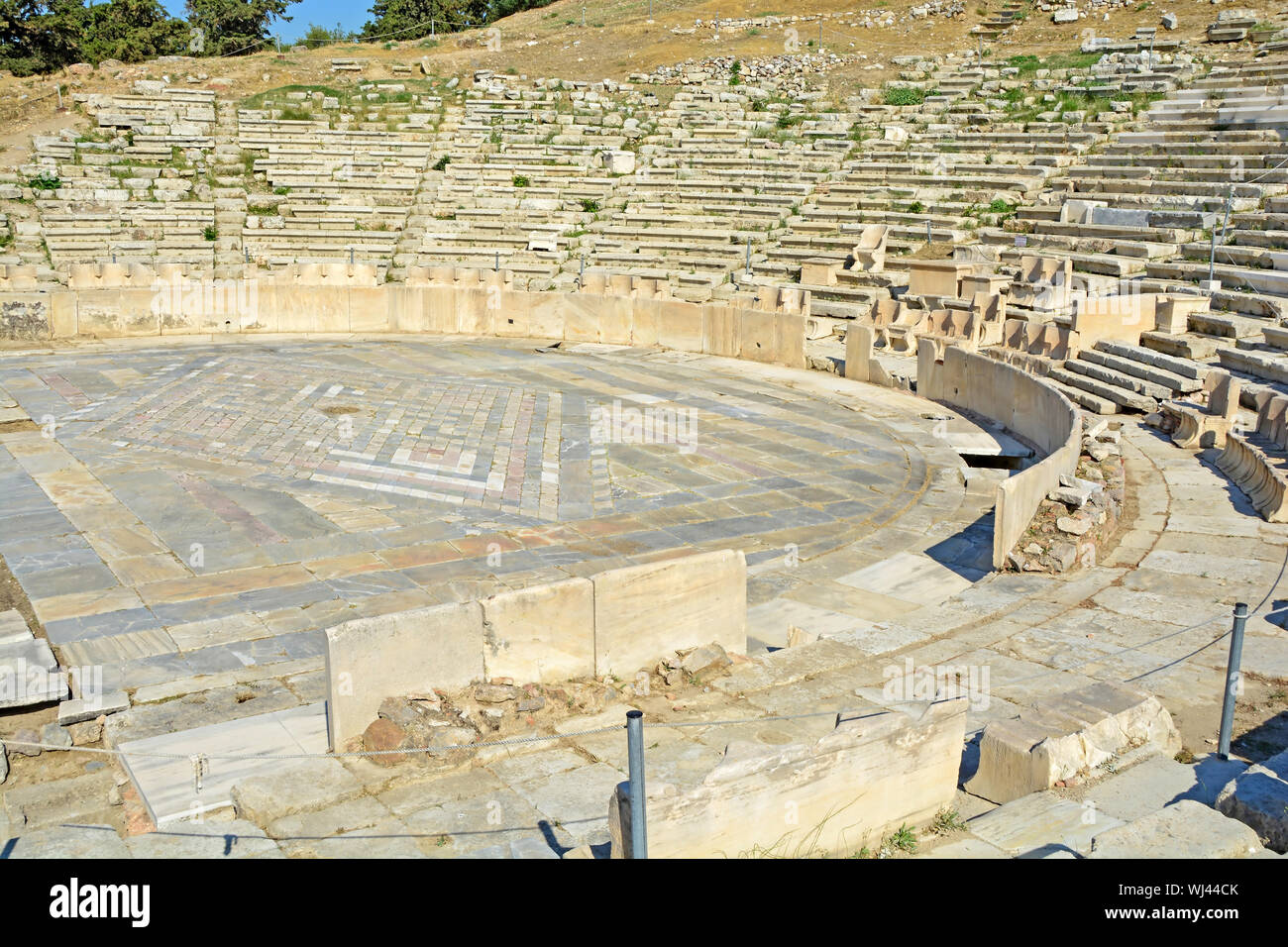 Theater von Dionysos unterhalb der Akropolis in Athen. Dies ist der älteste stein Theater erbaut und Sitzen 17.000 Menschen und wo griechische Tragödien geboren wurden, Stockfoto