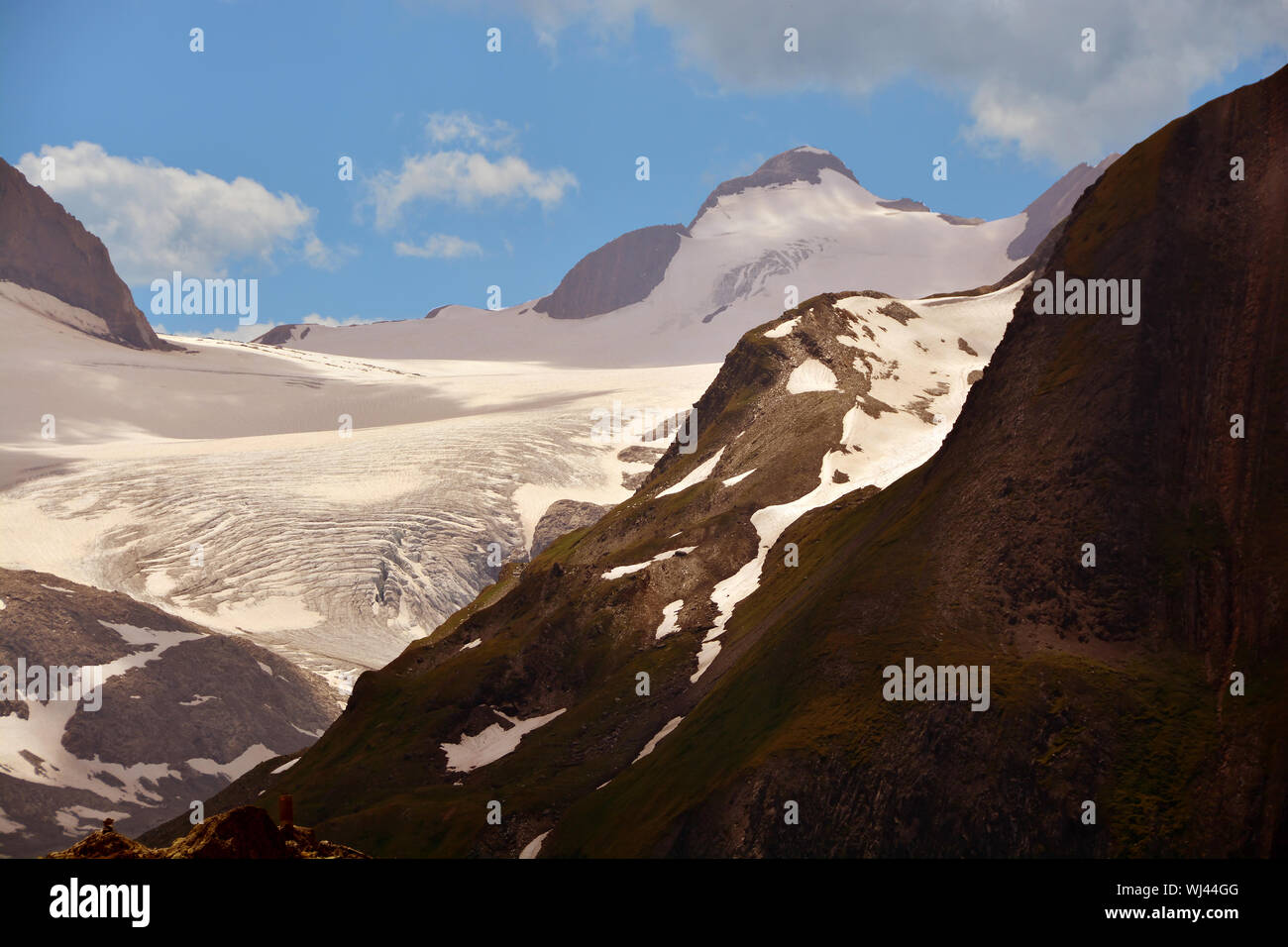 Die Ritzhorner (Mitte rechts) und die Gries Gletscher in den südlichen Schweizer Alpen in der Nähe der italienischen Grenze. Stockfoto