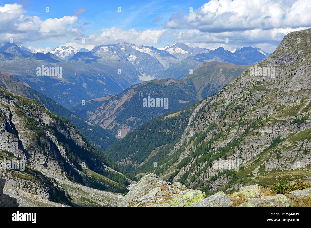 Die Berner Alpen gesehen von der schweizerisch-italienischen Grenze am Chriegal Pass Stockfoto