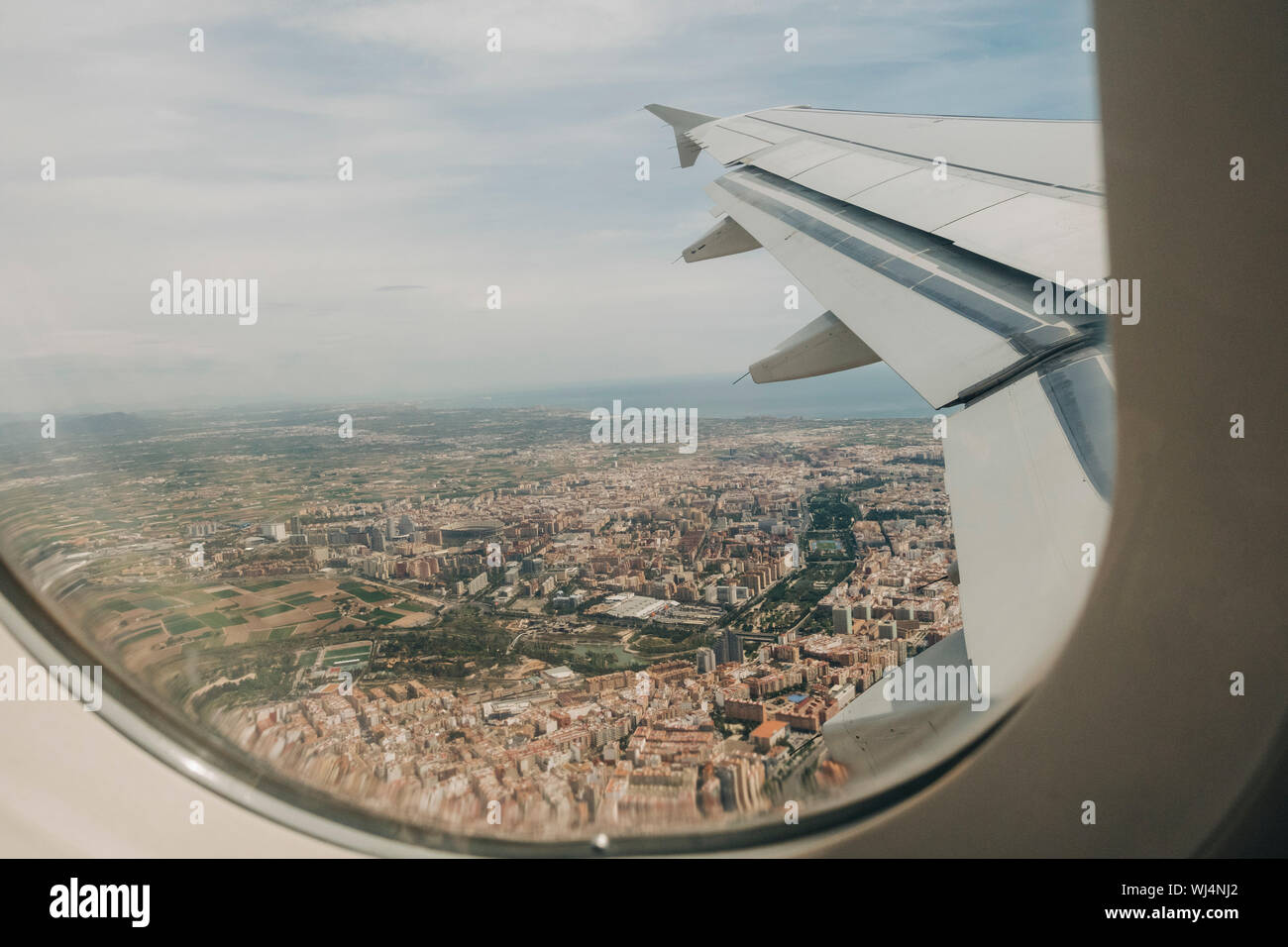 Luftaufnahme von Valencia, Spanien vom Flugzeug Fenster Stockfoto