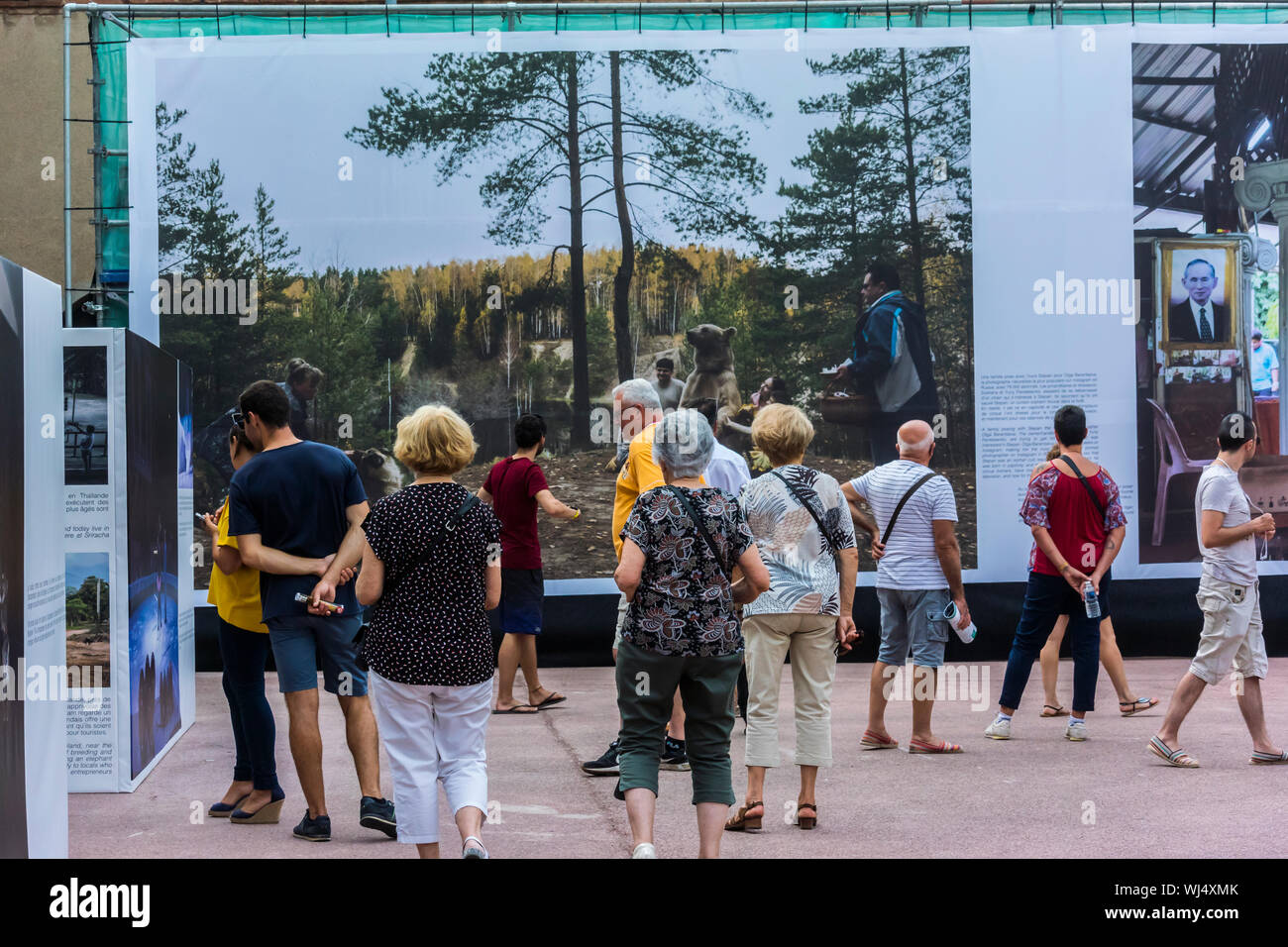 Perpignan, Frankreich, Crowd People beim Fotojournalisten Fotofestival, Visa Pour l'Image, Fotoausstellung, Touristenmassen in frankreich Stockfoto