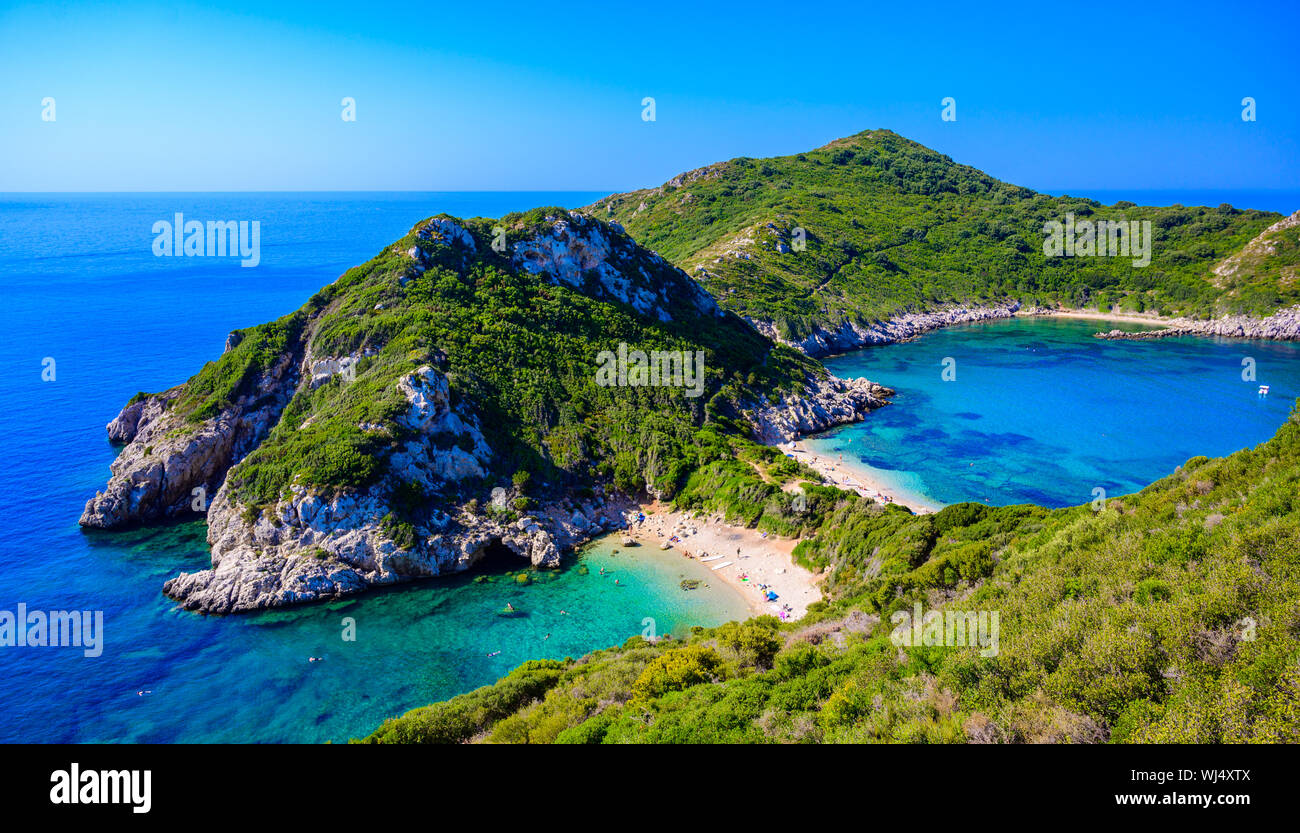 Porto Timoni Strand bei afionas ist ein Paradies double Strand mit kristallklarem azurblauem Wasser in KORFU, IONISCHE INSEL Griechenland, Europa Stockfoto