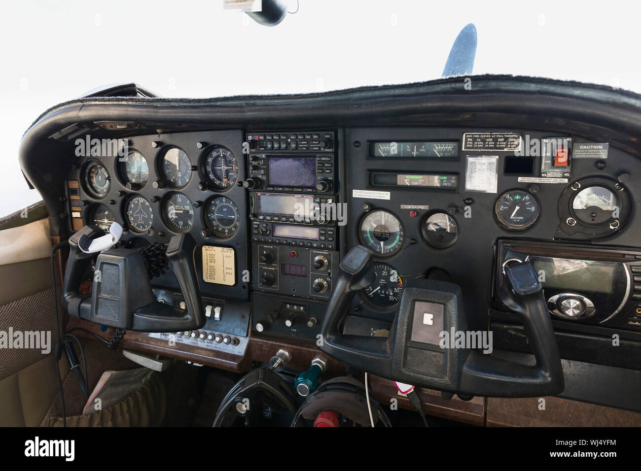 Flugzeug Cockpit Instrumente und Messgeräte Stockfoto