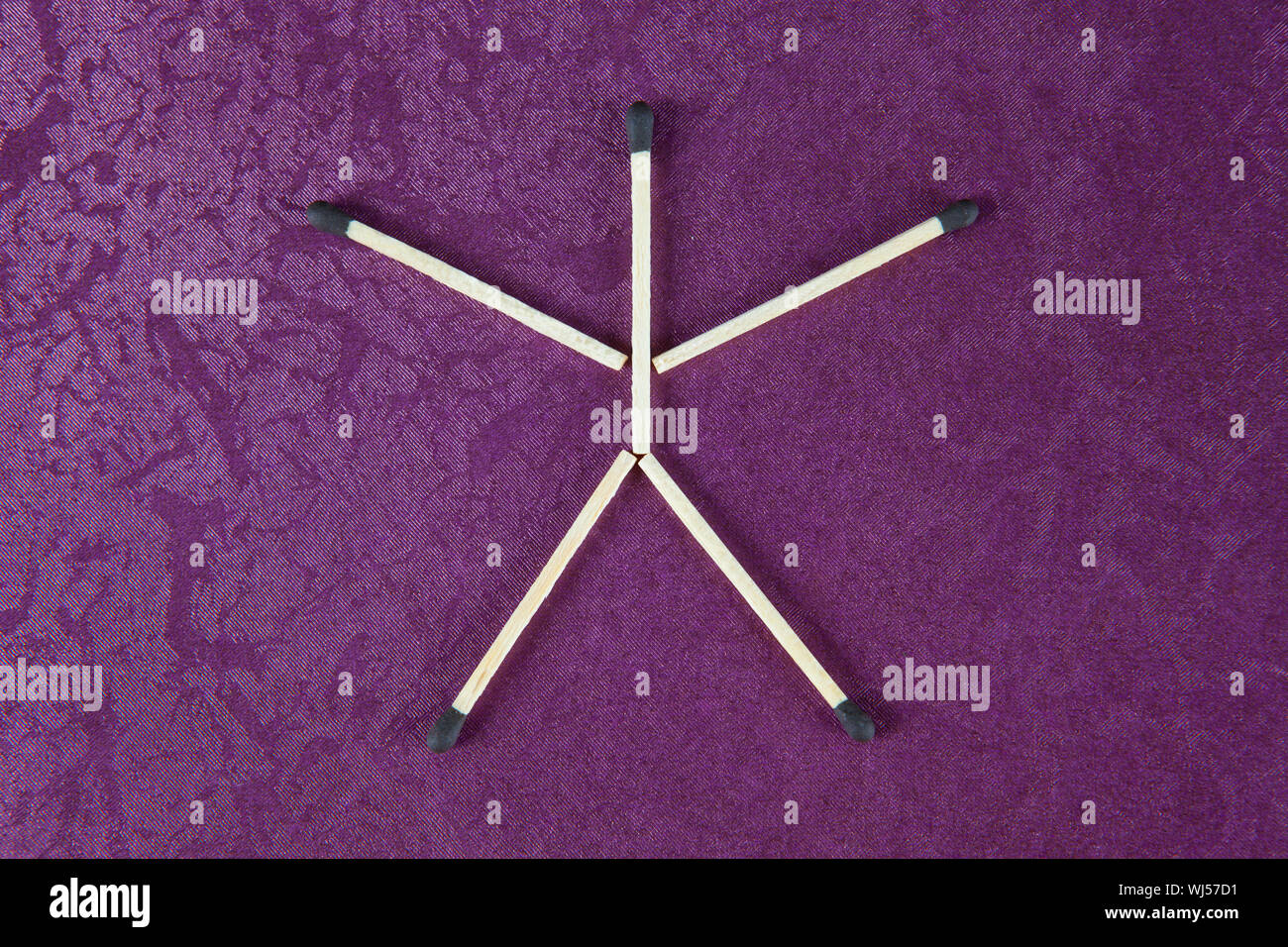 Männliche Gestalt aus Streichhölzern gemacht Stockfoto