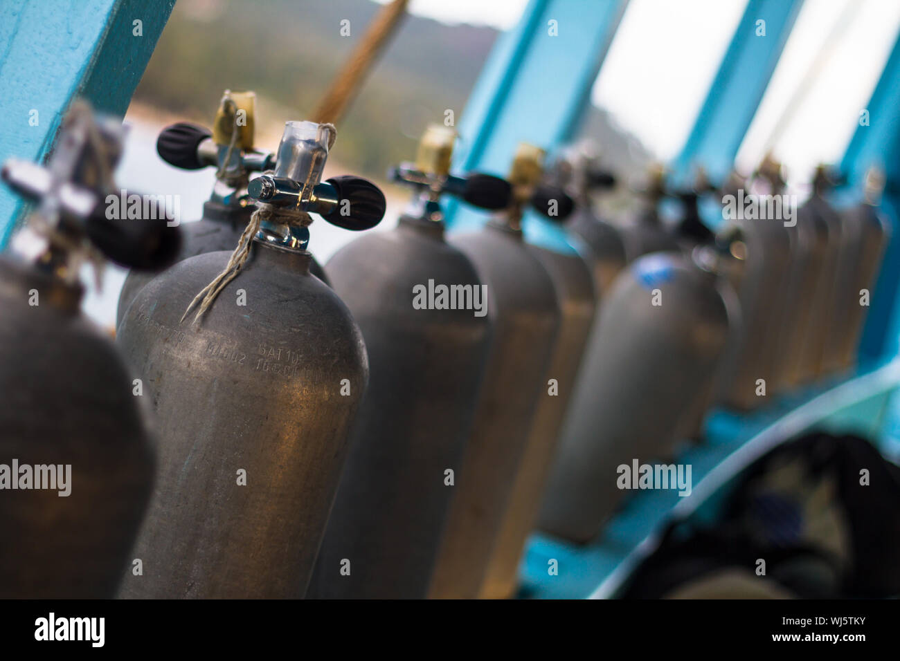 Reihe von oxigen Tanks für Tauchen. Stockfoto
