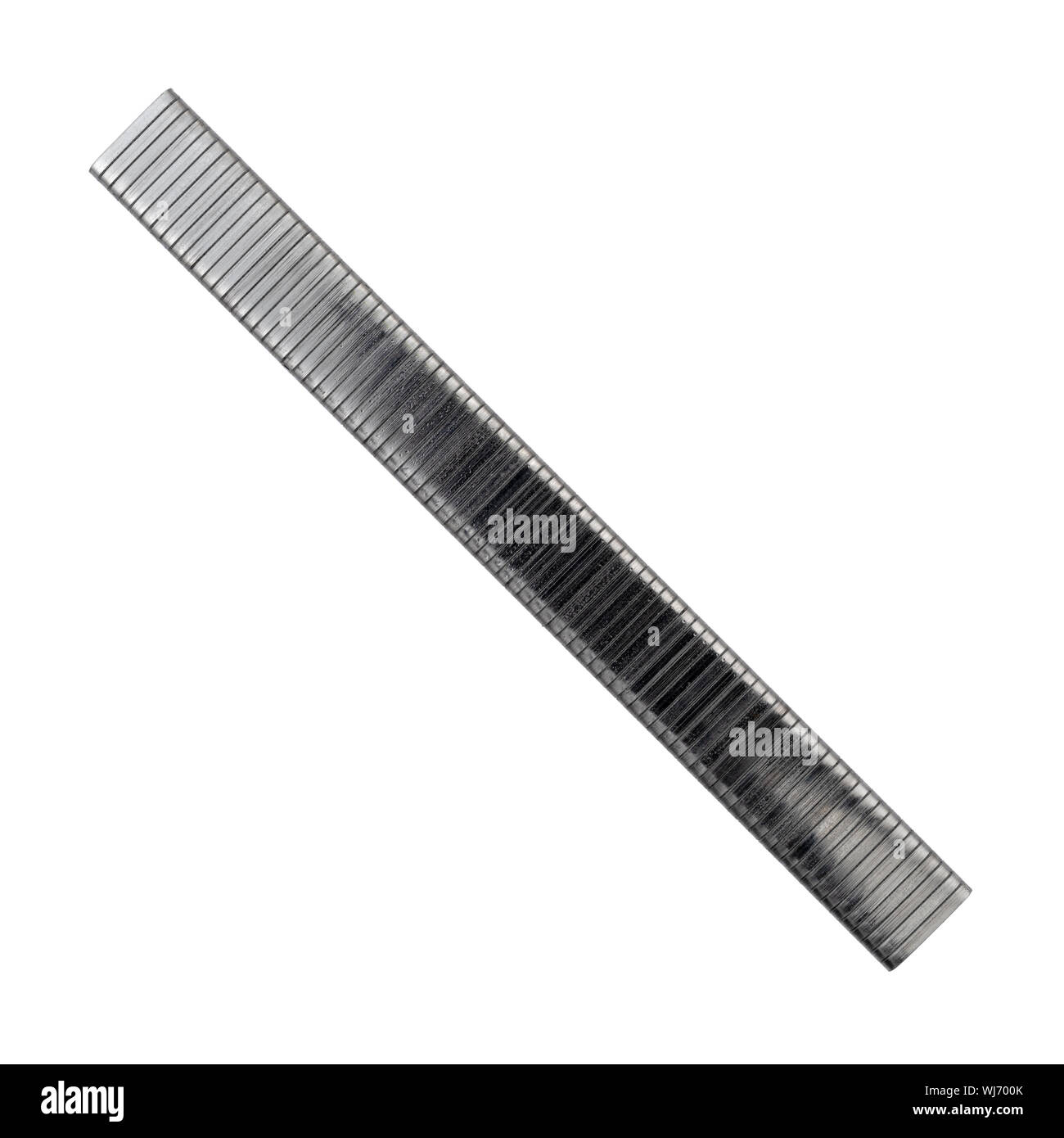 Blick auf die Rückseite von einem Wasserfall mit Laub im Hintergrund. Stockfoto