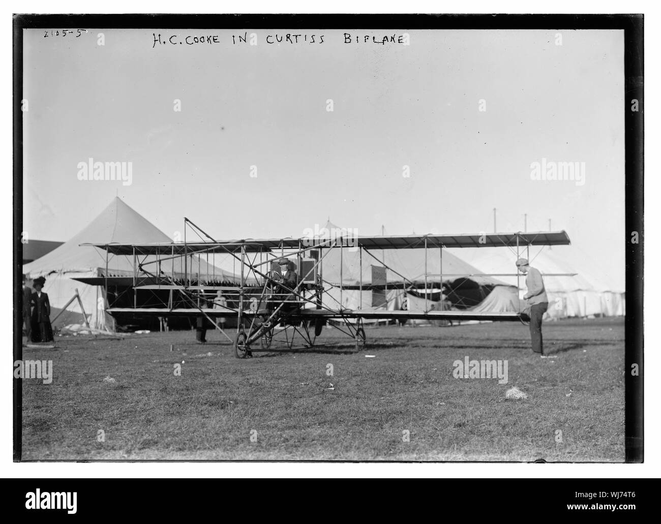 H.C. Cooke in Curtis Doppeldecker Stockfoto