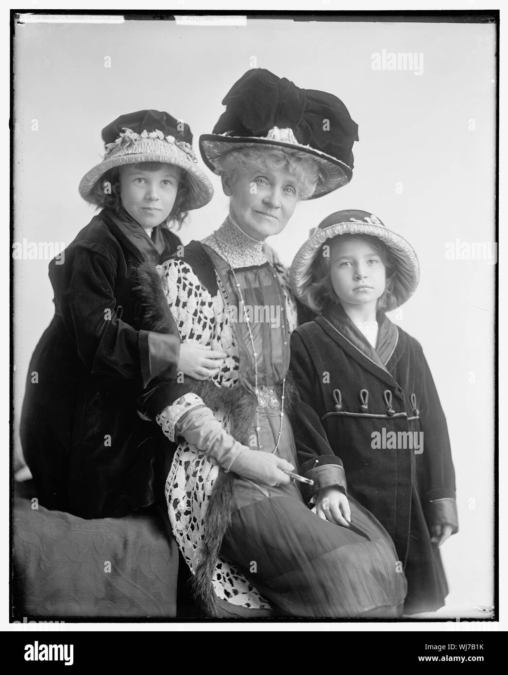 HENDERSON, JOHN, Frau. Mit kindern Stockfoto