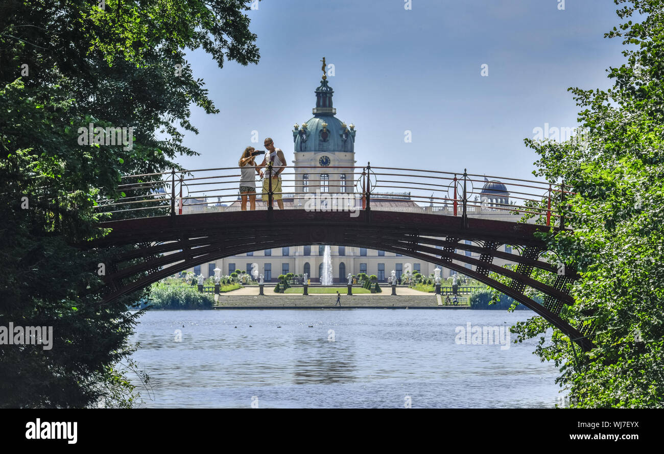 Berlin, Inspektion, Besucher, Bridge, Bridge, Charlottenburg, Charlottenburger, Charlottenburg-Wilmersdorf, Deutschland, Fußgängerbrücke, Handy Foto, pe Stockfoto