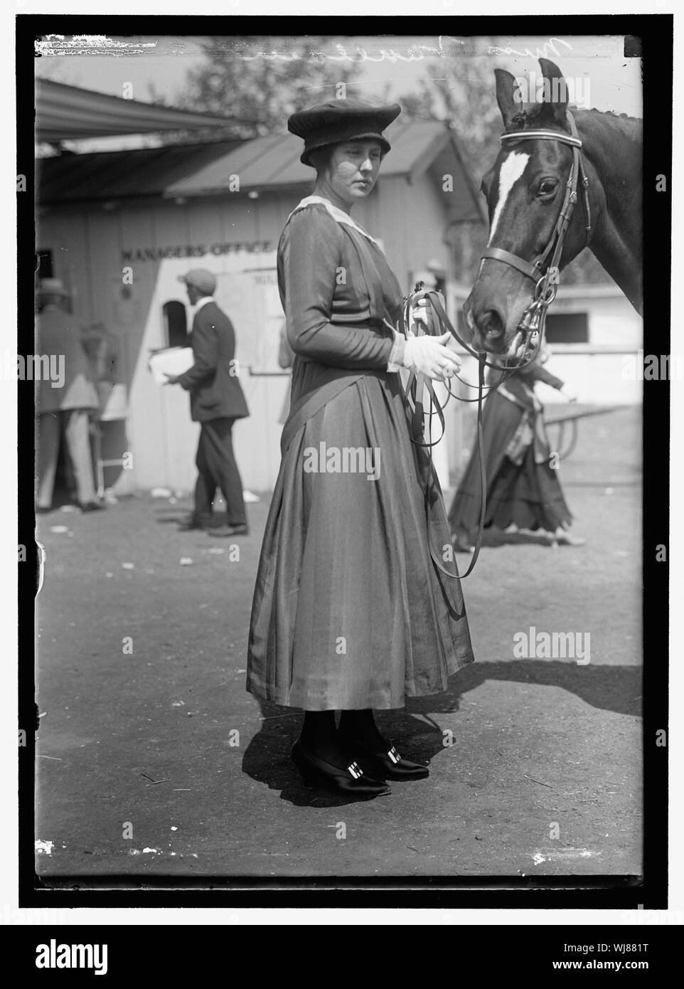 Pferd zeigt. Frau C. VAUCLAIN Stockfoto