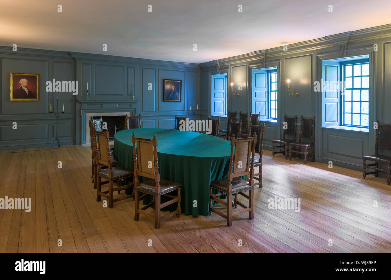 Blaue Zimmer innerhalb der historischen Wren Gebäude auf dem Campus der William and Mary College in Williamsburg, Virginia Stockfoto
