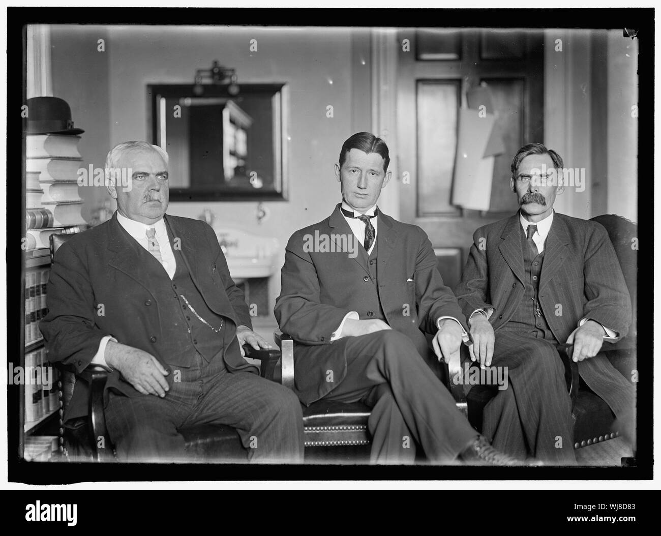 Repräsentantenhaus. Ausschüsse. Justiz. Besonderen Unterausschuß, die saßen an Macon, GA, 1/19/1914 untersuchen, ANKLAGE GEGEN RICHTER SPEER DER GEORGIA FEDERALCOURT. FLOYD VON AR; WEBB VON NC, Vorsitzender; VOLSTEAD VON MN Stockfoto