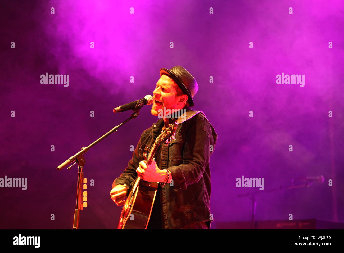 Johannes Oerding live im Konzert in der landskron Kulturbrauerei Bildidee 