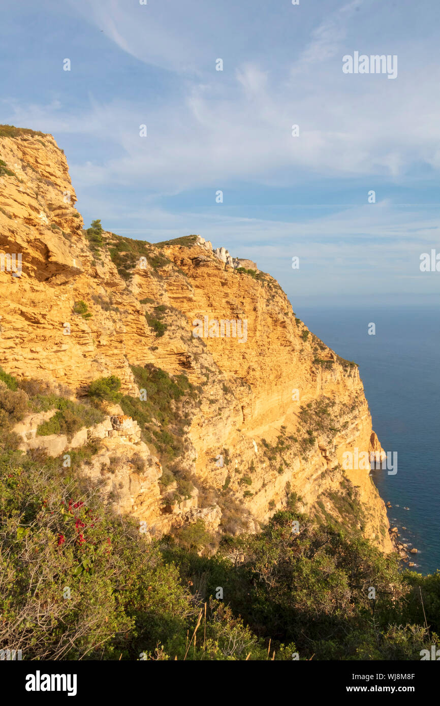 Cap Canaille höchste Steilklippe von Frankreich, ockerfarbenen Sandstein Landspitze auf der Mittelmeer Küste zwischen den Städten Cassis und La Ciotat Stockfoto