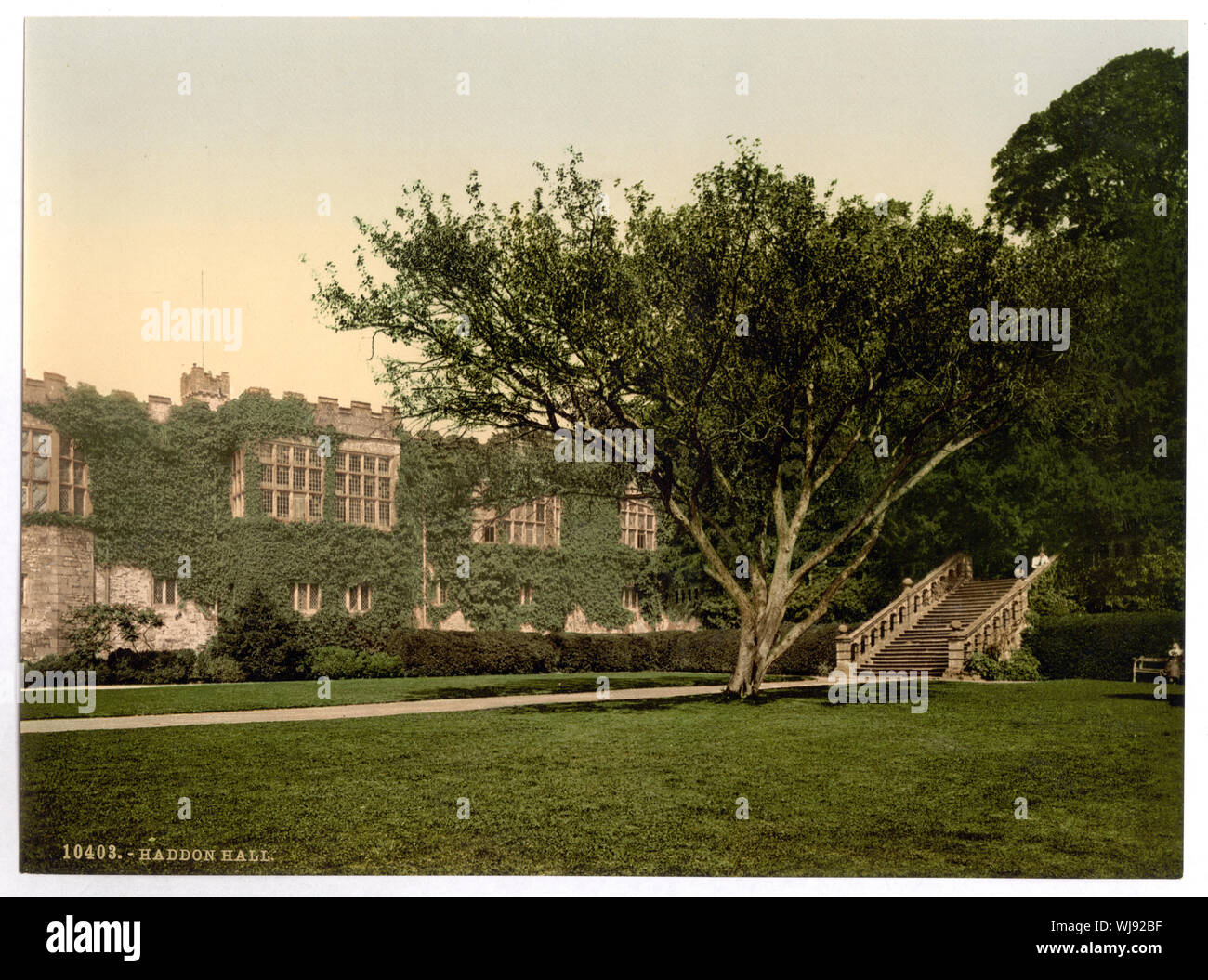 Haddon Hall, von der Terrasse aus, Derbyshire, England; Teil: Blick auf den Britischen Inseln, in der Photochrom print Collection.; Stockfoto