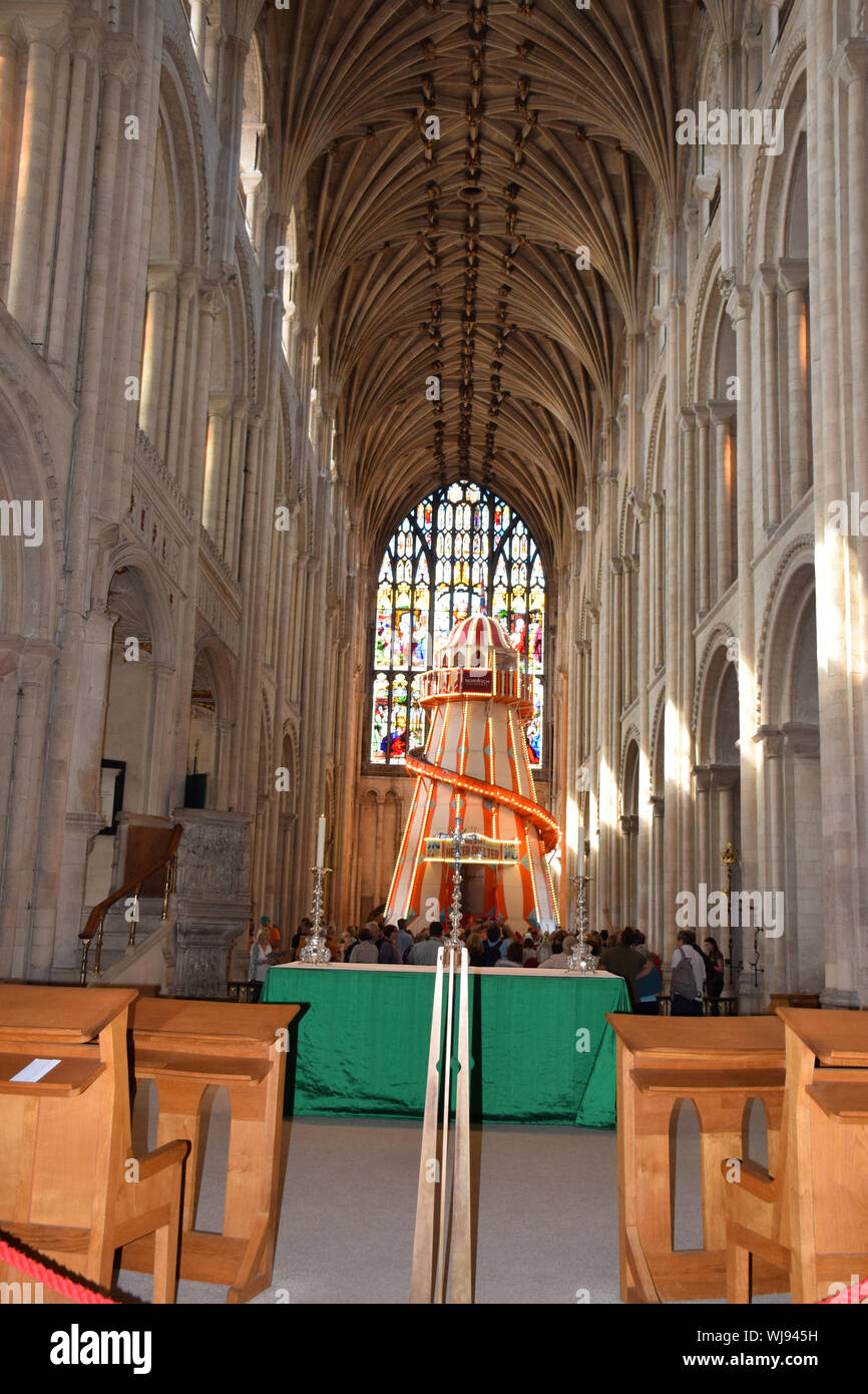 Sehen Es Anders - Helter Skelter in Norwich Cathedral, UK August 2019 installiert. Stockfoto