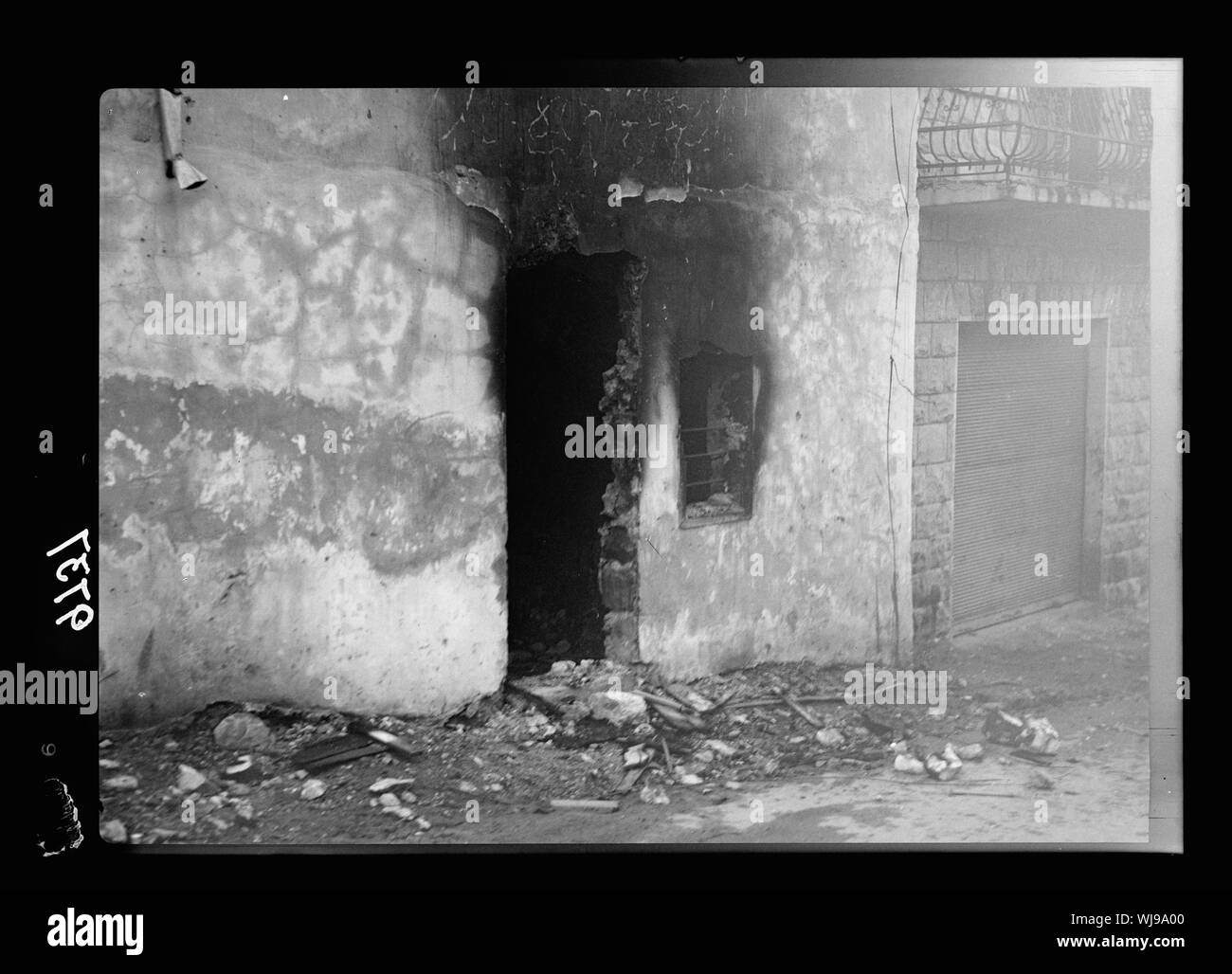 Haifa, aufgrund von terroristischen Handlungen und Maßnahmen der Regierung. H.M.S. Brandstiftung in einem jüdischen Viertel in Haifa, ausgenommen Tür Stockfoto