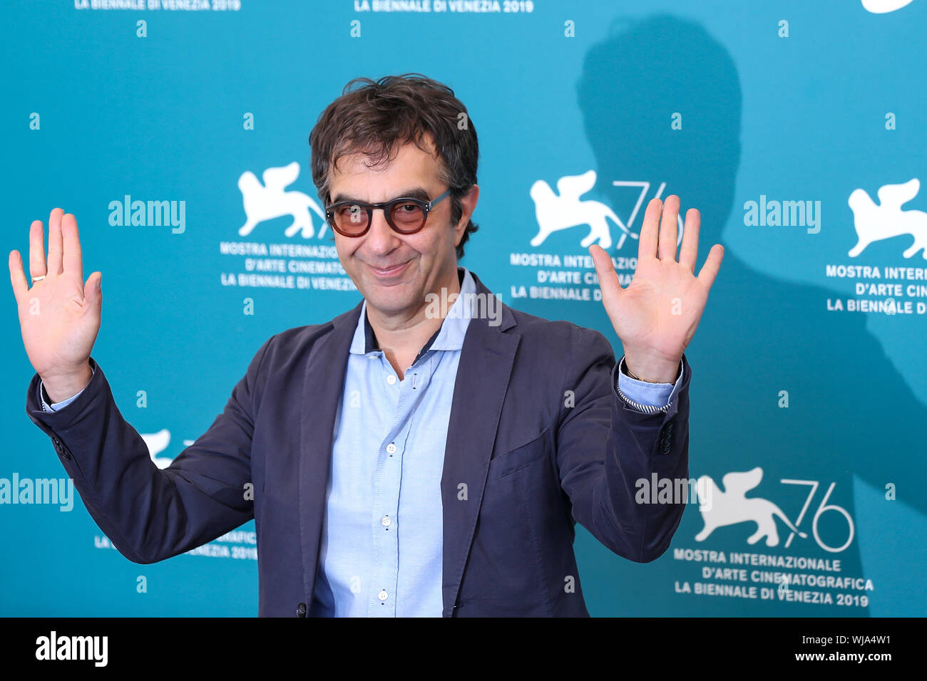 Venedig, Italien. 3. Sep 2019. Regisseur Atom Egoyan besucht einen Fotoshooting für den Film 'Ehrengast' während des 76. Filmfestival in Venedig Venedig, Italien, Sept. 3, 2019. Credit: Zhang Cheng/Xinhua/Alamy leben Nachrichten Stockfoto