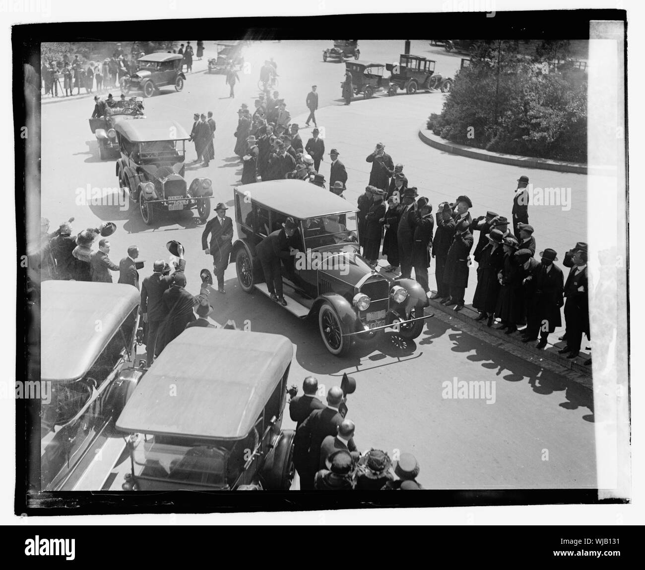 Harding Ankunft am Capitol erste Meldung zu liefern, 4/12/21. Stockfoto