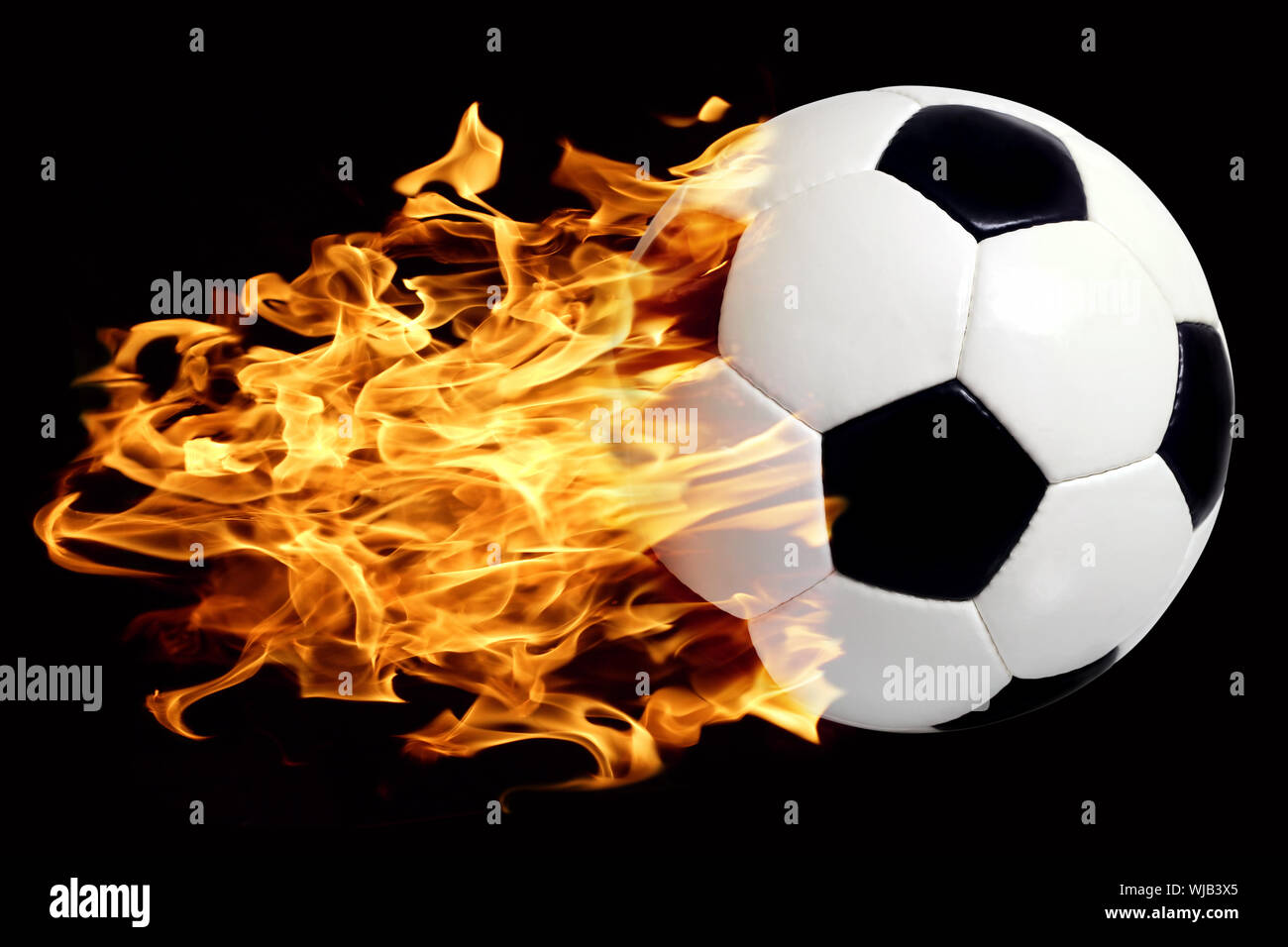 Fußball in Flammen Stockfoto