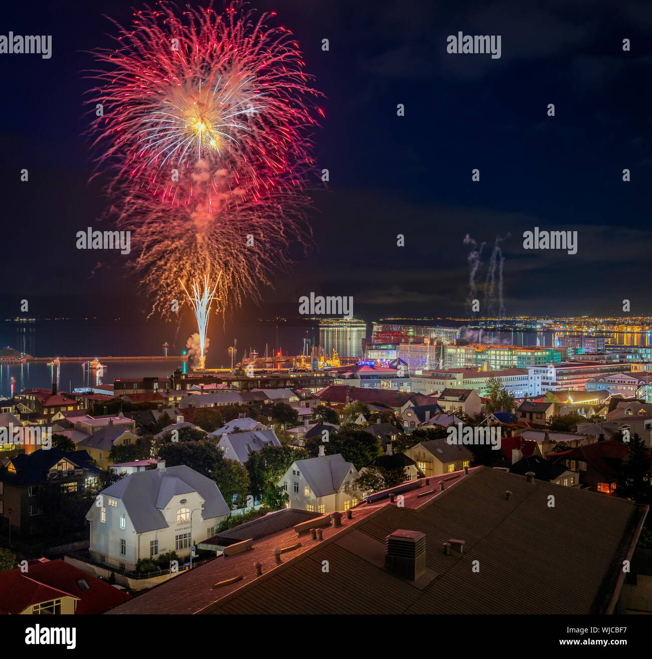 Feuerwerk, Menningarnott oder kulturellen Tag, Reykjavik, Island Stockfoto