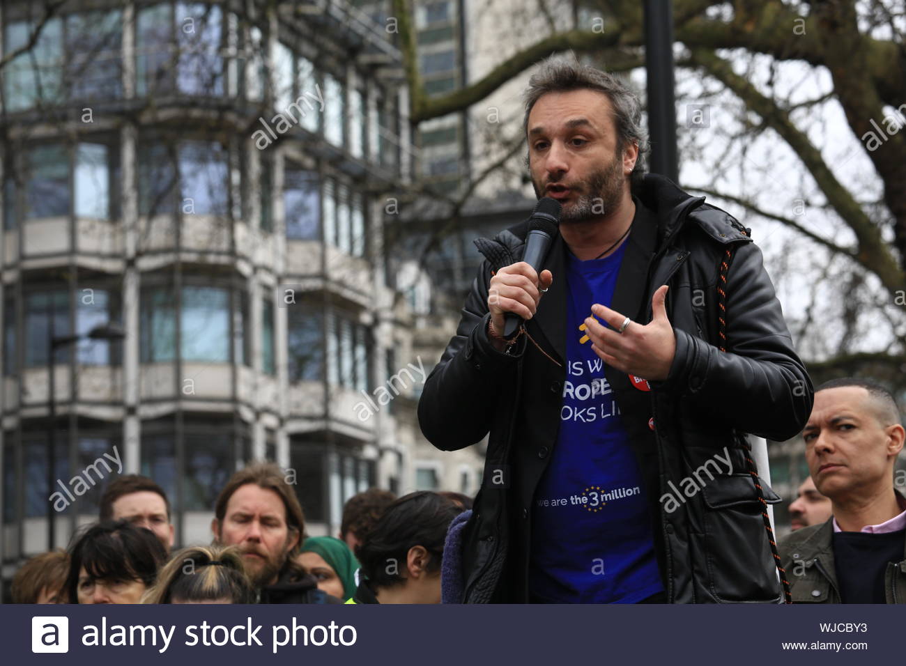 Ein Vertreter der 3 Millionen Europäer im Vereinigten Königreich spricht in London bei einer Anti-Brexit Rallye Stockfoto