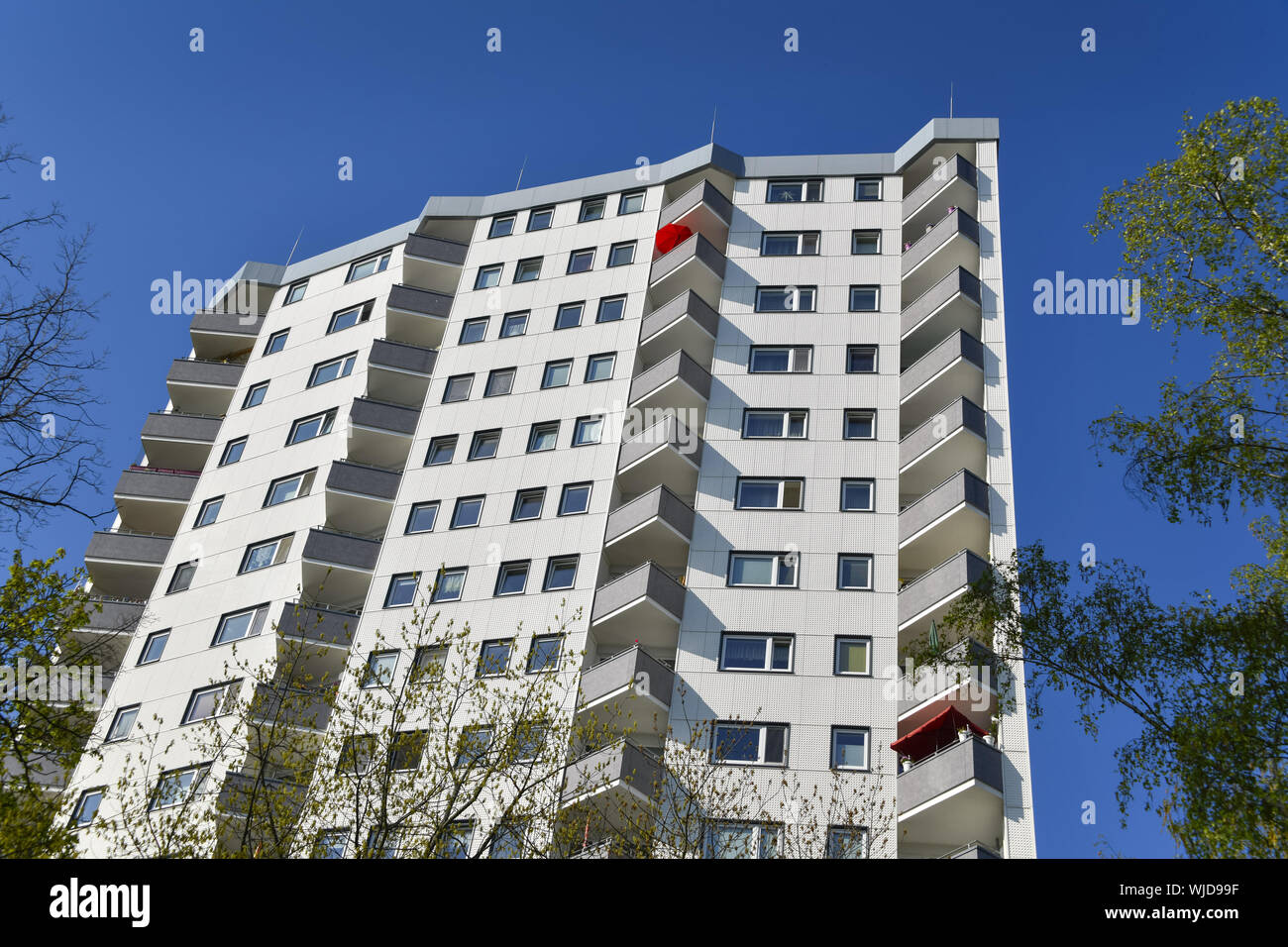 Anzeigen, Architektur, Außen, Draußen, Draußen, Außen, Berlin, Berlin-Tegel, Beton, Deutschland, Gebäude, Gebäude, Greenwichpromenade, Hou Stockfoto