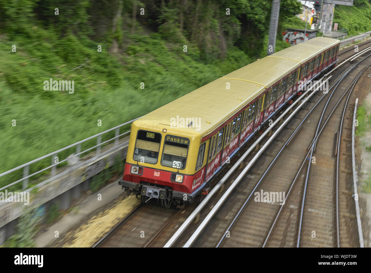 Berlin, Dänenstrasse, Dänenstrasse, Deutschland, Linie, OEPNV, öffentlicher Verkehr, ÖPNV, Pankow, Prenzlauer Berg, S. 85, S 85, Sbahn, S-Bahn, Bahn Stockfoto