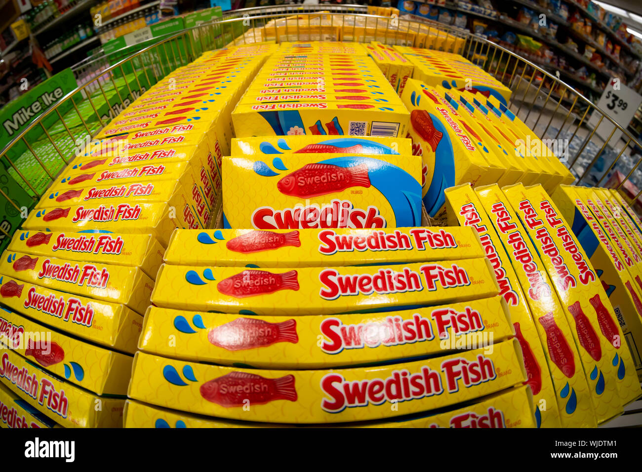 Boxen von schwedischen Fisch Süßigkeiten in einem Store in New York am Samstag, 24. August 2019. Schwedische Fisch ist eine Marke der Itera. (© Richard B. Levine) Stockfoto Boxen von schwedischen Fisch Süßigkeiten in einem Store in New York am Samstag, 24. August 2019. Schwedische Fisch ist eine Marke der Itera. (© Richard B. Levine) Stockfoto