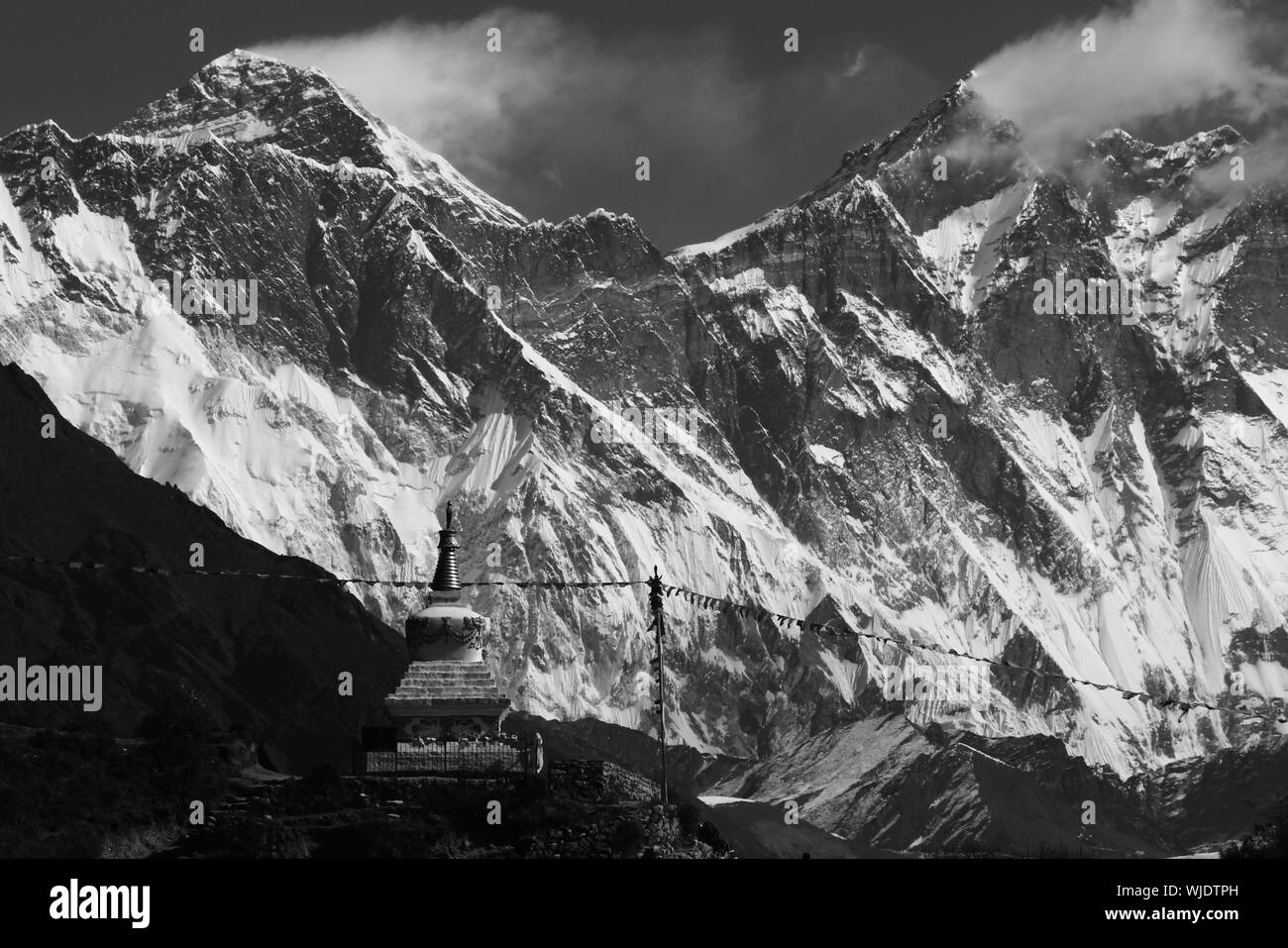 Stupa infront des Mount Everest Stockfoto