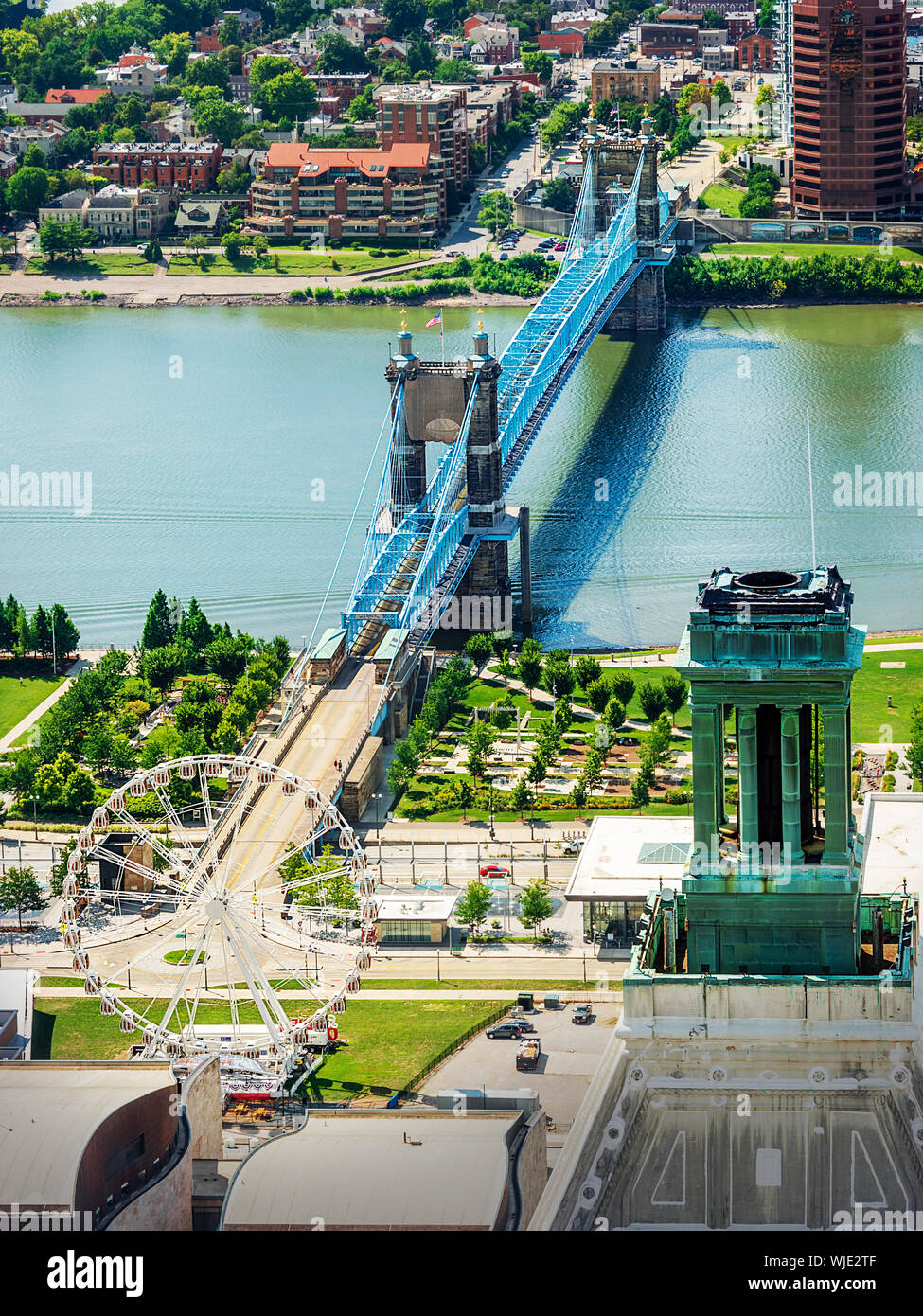 Historische Brücke über den Ohio River in Cincinnati, OH Stockfoto