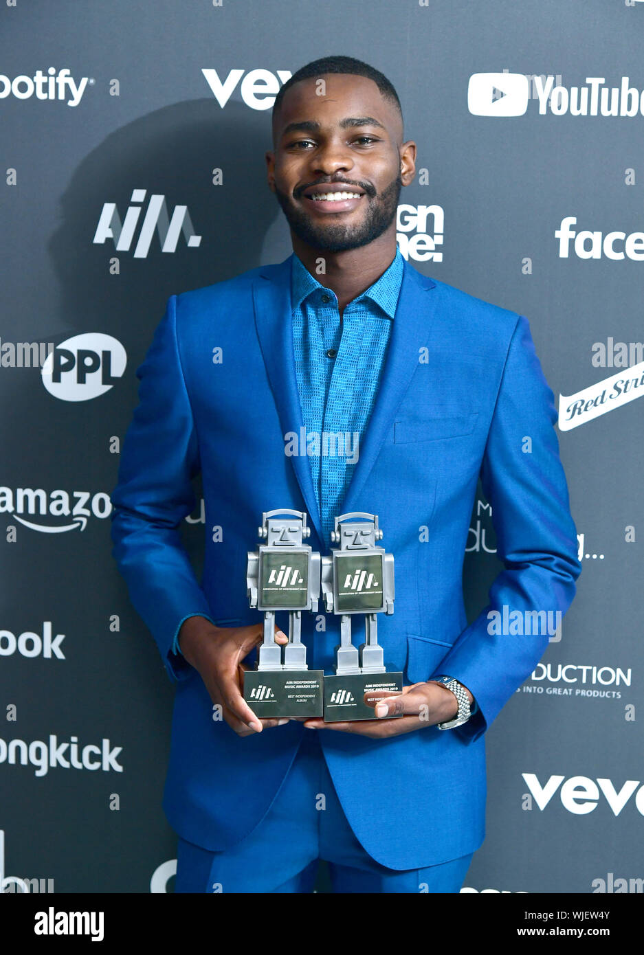 Dave mit dem unabhängigen Spur Award und besten unabhängigen Album am Ziel Independent Music Awards 2019 im Roundhouse in London statt. Stockfoto