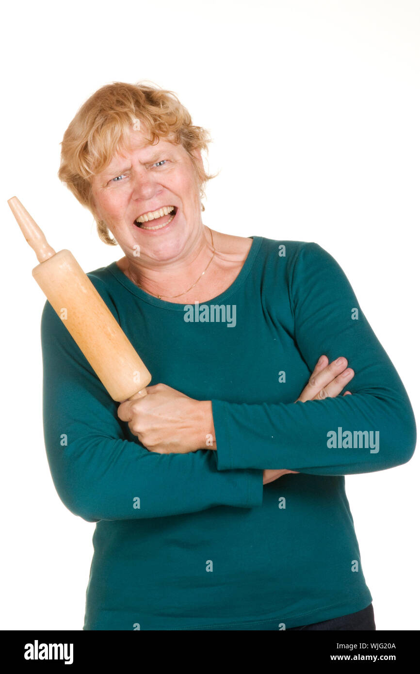 Sehr Wutende Frau Mit Holzernen Rolle Pin Stockfotografie Alamy