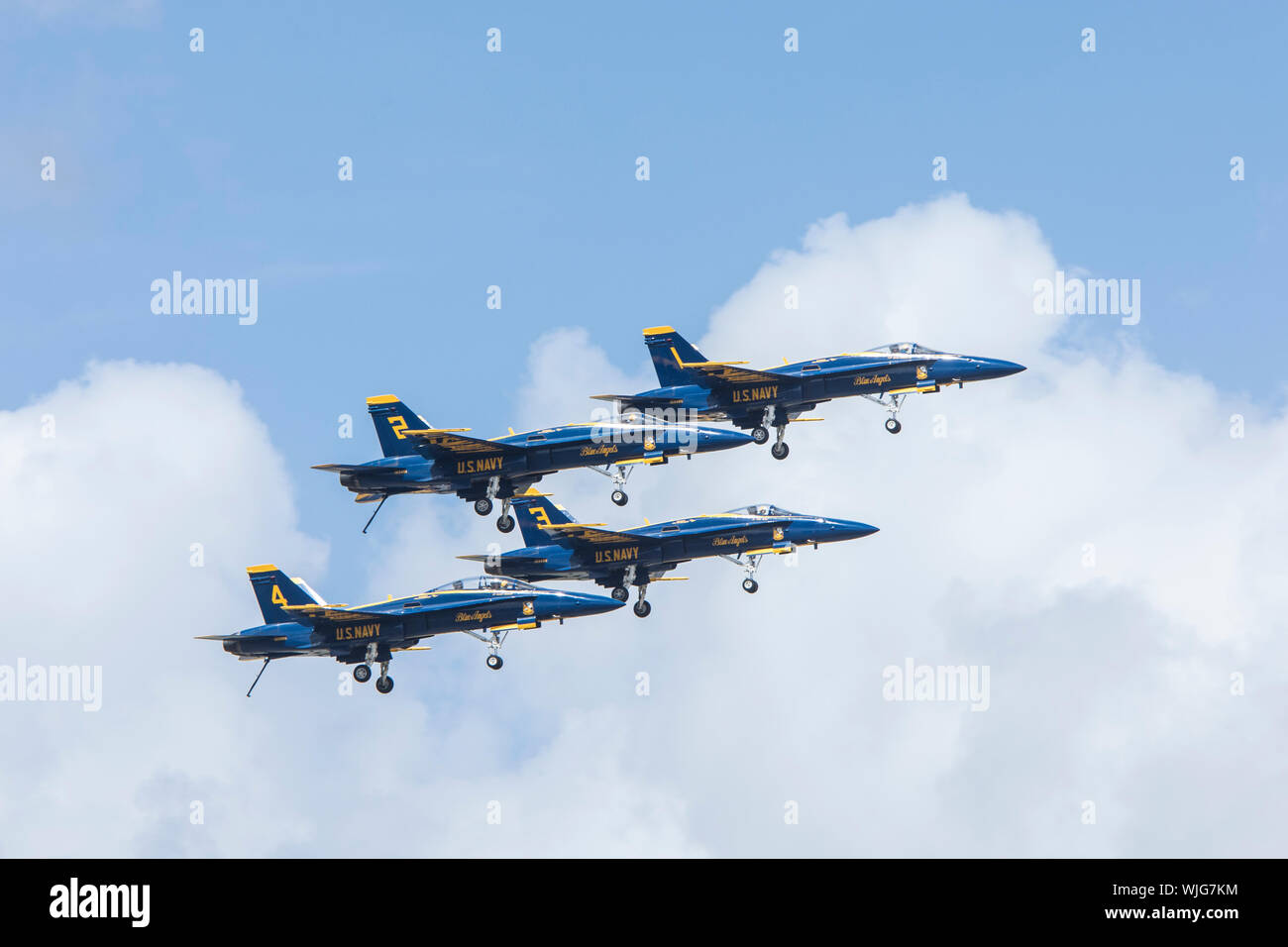 BEAUFORT, SOUTH CAROLINA - 30. APRIL 2017: US Navy Blue Angels fliegen in Formation über die Marine Corp Air Station in Beaufort, South Carolina Stockfoto