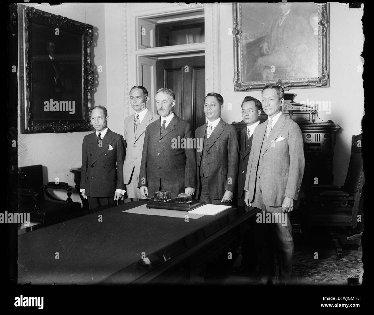 Henry L. Stimson mit philippinischen Delegation Stockfoto