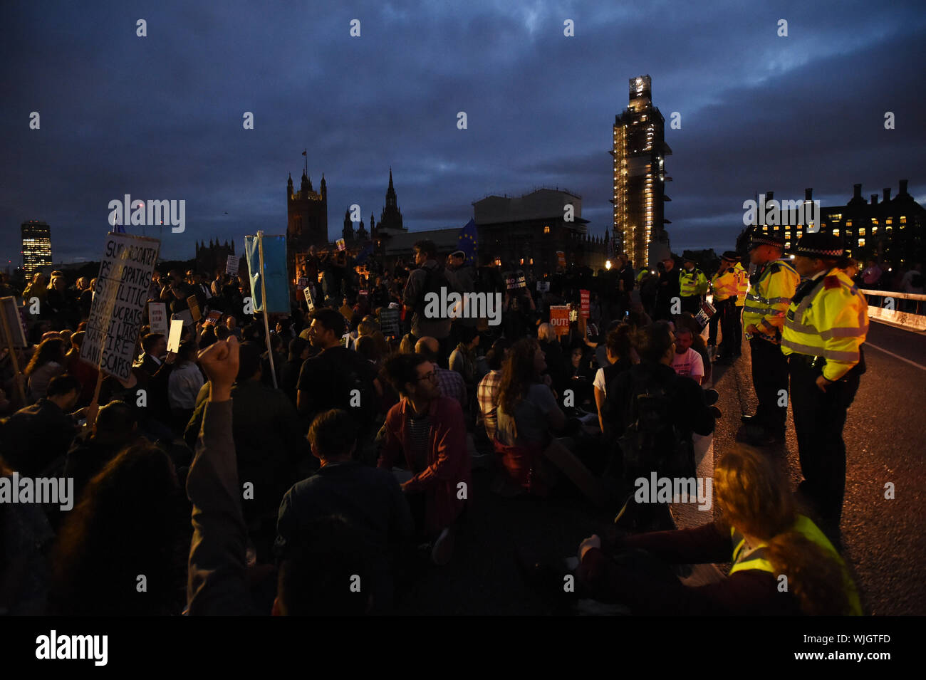 Brexit Demonstranten in Westminster, London als MPs sind im Notfall Debatte über ein neues Gesetz kein-deal Brexit zu blockieren. Stockfoto