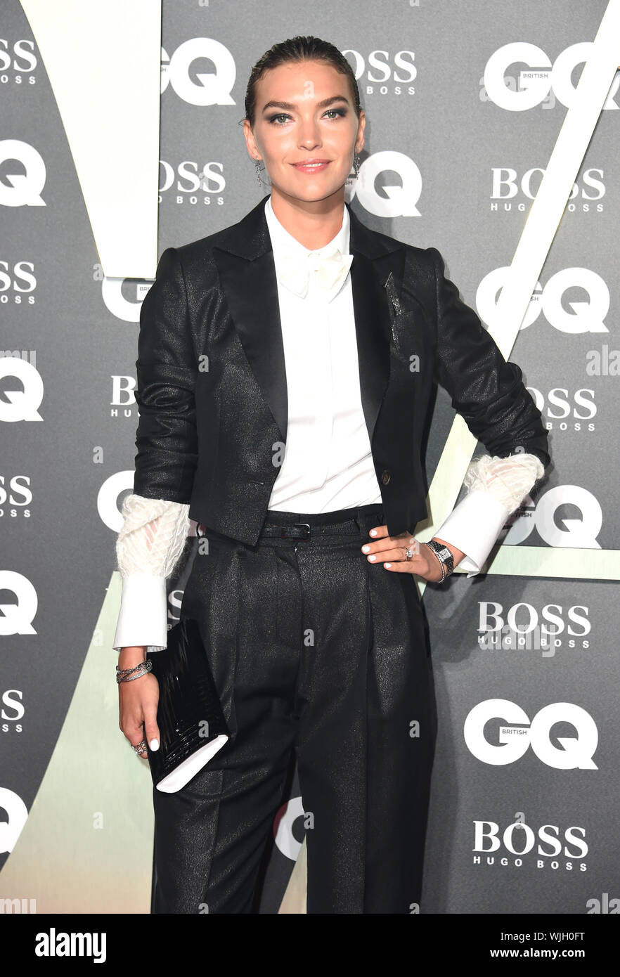 Arizona Muse an der GQ Männer des Jahres Awards 2019 in Verbindung mit Hugo Boss, in der Tate Modern in London anreisen. Stockfoto