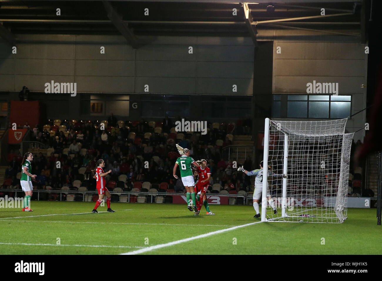 Newport, Großbritannien. 03 Sep, 2019. Kayleigh Grün von Wales (9) Kerben ihre Mannschaften 2. Ziel. Wales Frauen v Nordirland Frauen, Frauen der UEFA Euro 2021 Meisterschaft, Gruppe c Qualifikationsspiel an Rodney Parade in Newport, South Wales am Dienstag, 3. September 2019. pic von Andrew Obstgarten/Alamy leben Nachrichten Stockfoto