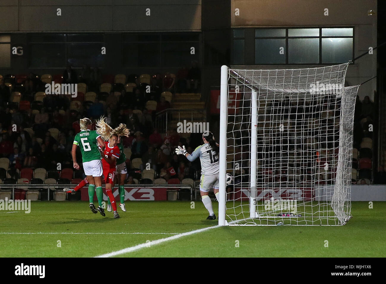 Newport, Großbritannien. 03 Sep, 2019. Kayleigh Grün von Wales (9) Kerben ihre Mannschaften 2. Ziel. Wales Frauen v Nordirland Frauen, Frauen der UEFA Euro 2021 Meisterschaft, Gruppe c Qualifikationsspiel an Rodney Parade in Newport, South Wales am Dienstag, 3. September 2019. pic von Andrew Obstgarten/Alamy leben Nachrichten Stockfoto