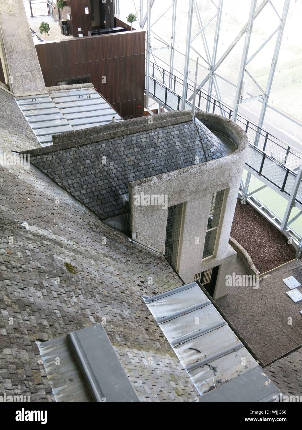 Externe Gehwege in der high-tech 'Box' über den Hügel errichtet bieten einzigartige Chancen Mackintosh's Architektur aus allen Blickwinkeln zu betrachten. Stockfoto