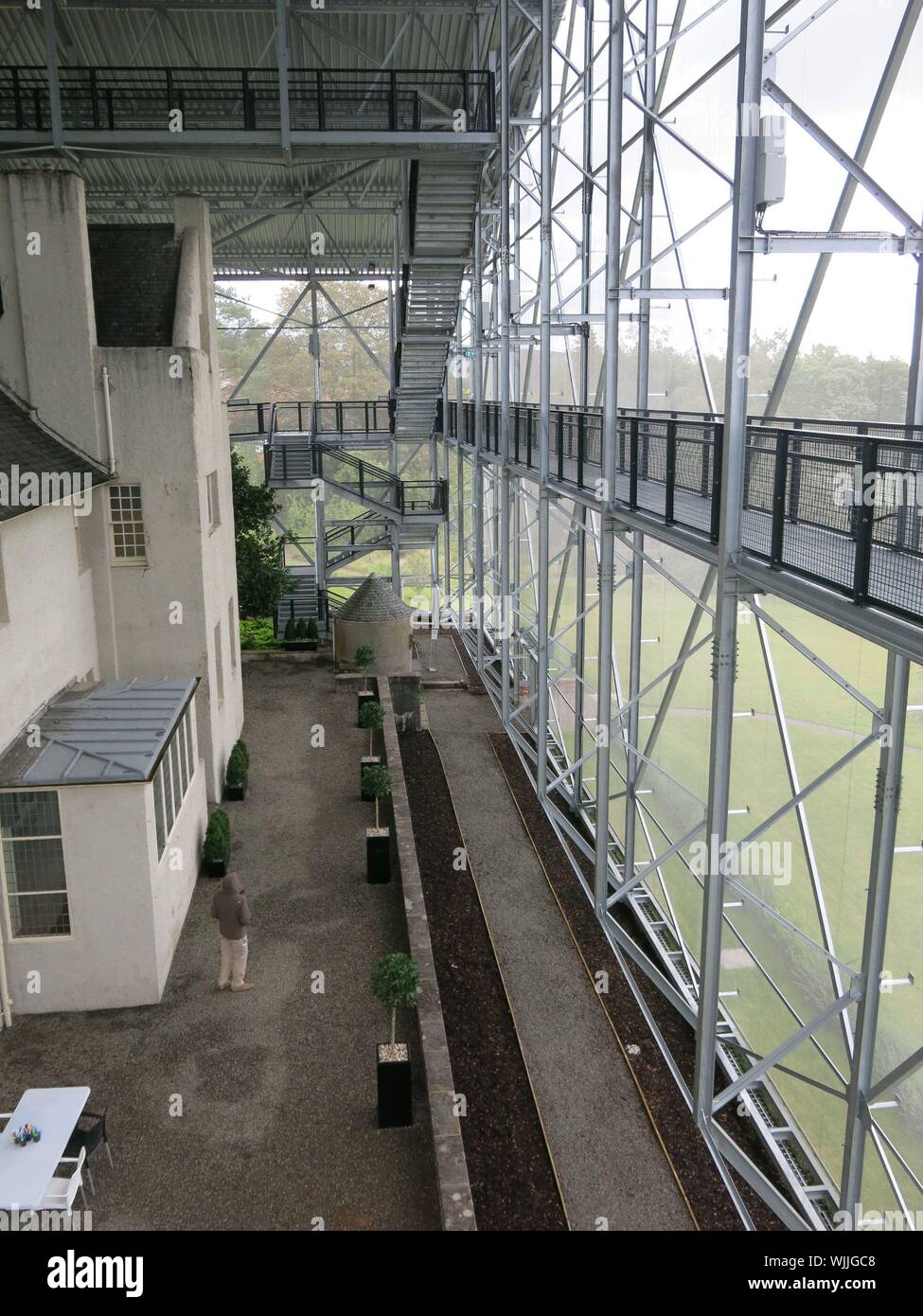 Externe Gehwege in der high-tech 'Box' über den Hügel errichtet bieten einzigartige Chancen Mackintosh's Architektur aus allen Blickwinkeln zu betrachten. Stockfoto