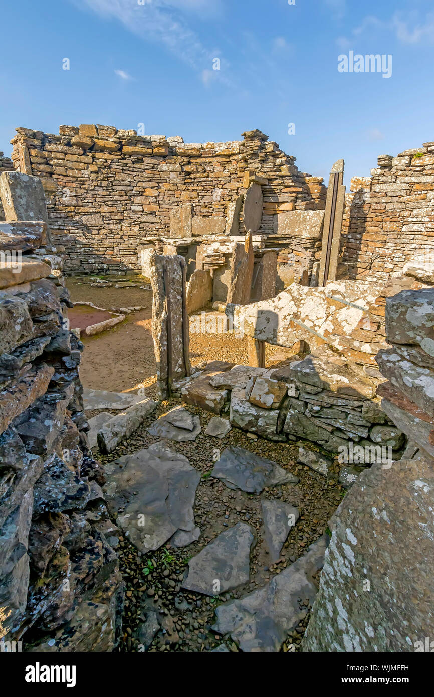 Broch von Gruness Innenraum mit Steinplatten und möglicherweise Regale, Orkney, Schottland Stockfoto