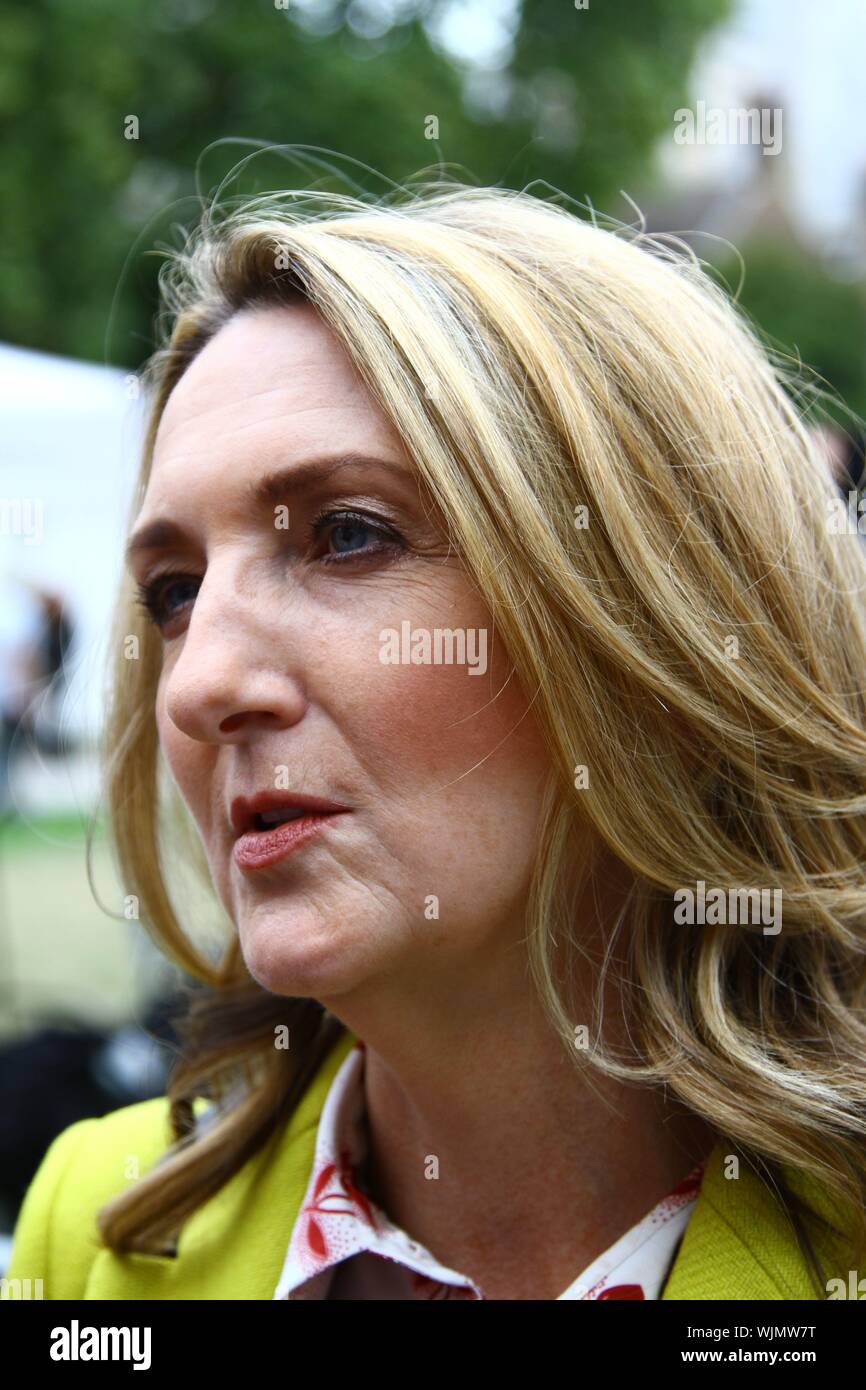VICTORIA DERBYSHIRE am College Green, Westminster, Großbritannien am 3. September 2019. Journalisten. BBC-Moderatoren. VICTORIA DERBYSHIRE ZEIGEN. Medien. Fernsehen. Sender. Stockfoto