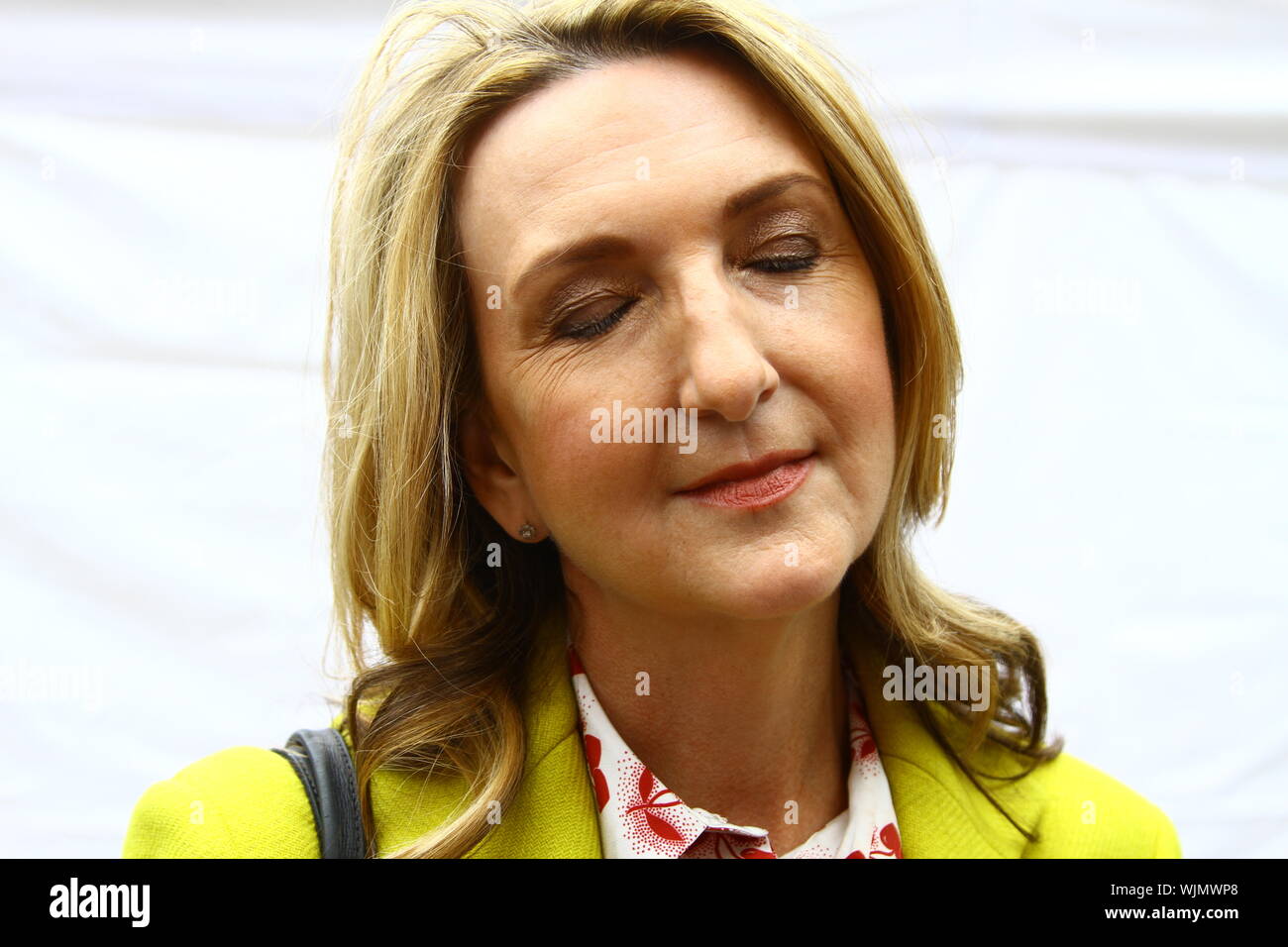 VICTORIA DERBYSHIRE am College Green, Westminster, Großbritannien am 3. September 2019. Journalisten. BBC-Moderatoren. VICTORIA DERBYSHIRE ZEIGEN. Medien. Fernsehen. Sender. Stockfoto