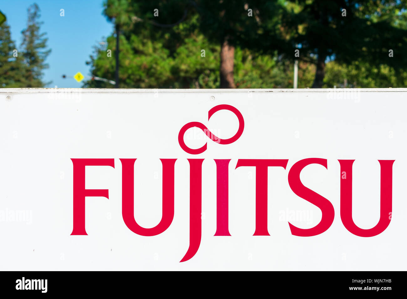 Fujitsu Schild am Büro im Unternehmen im Silicon Valley, High-tech Hub der San Francisco Bay Area. Stockfoto