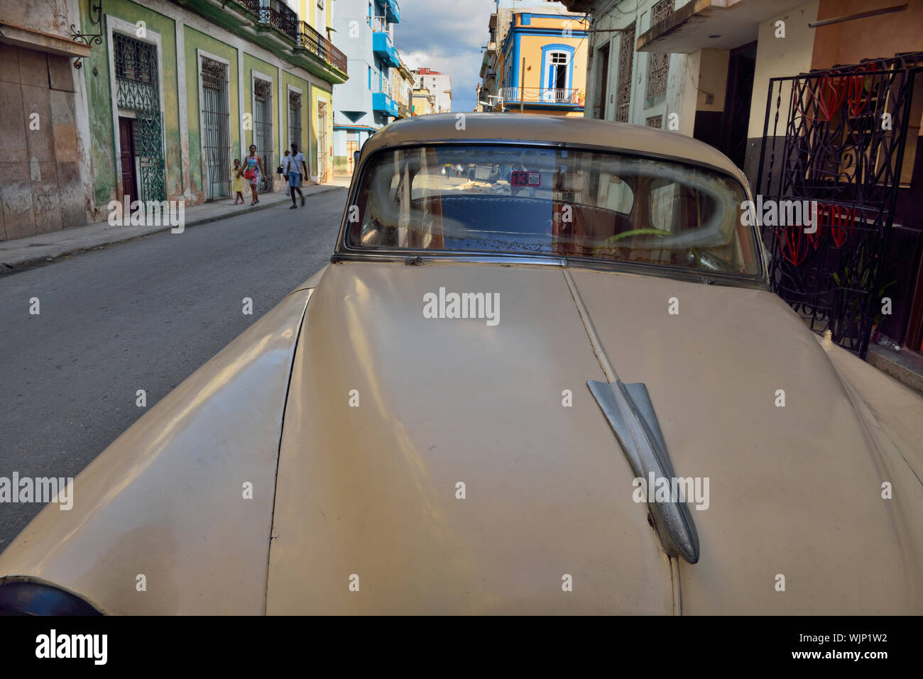 Street Fotografie im Zentrum von Havanna - Vintage Chevrolet, La Habana (Havanna), Havanna, Kuba Stockfoto