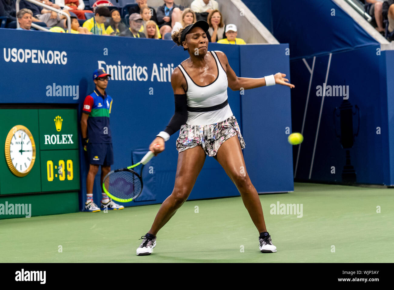 Venus Williams aus den USA konkurrieren in der zweiten Runde der US Open Tennis 2019 Stockfoto