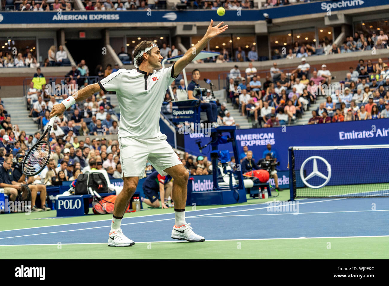 Roger Federer von der Schweiz konkurrieren in der zweiten Runde der US Open Tennis 2019 Stockfoto
