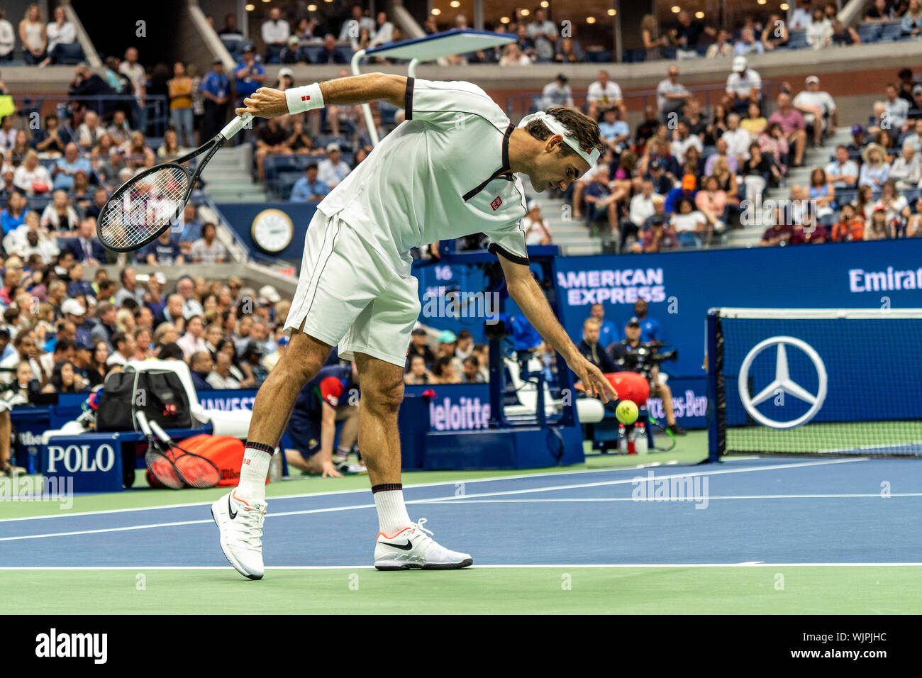 Roger Federer von der Schweiz konkurrieren in der zweiten Runde der US Open Tennis 2019 Stockfoto