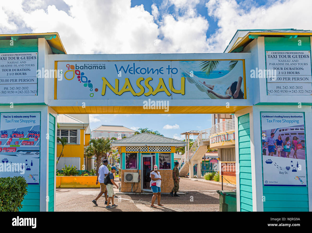 NASSAU, BAHAMAS - 2. September 2019: Nassau Bahamas wurde durch den Dauerregen und 185 MPH Winds aus Kategorie 5 Dorian, welche Station waren schlug Stockfoto